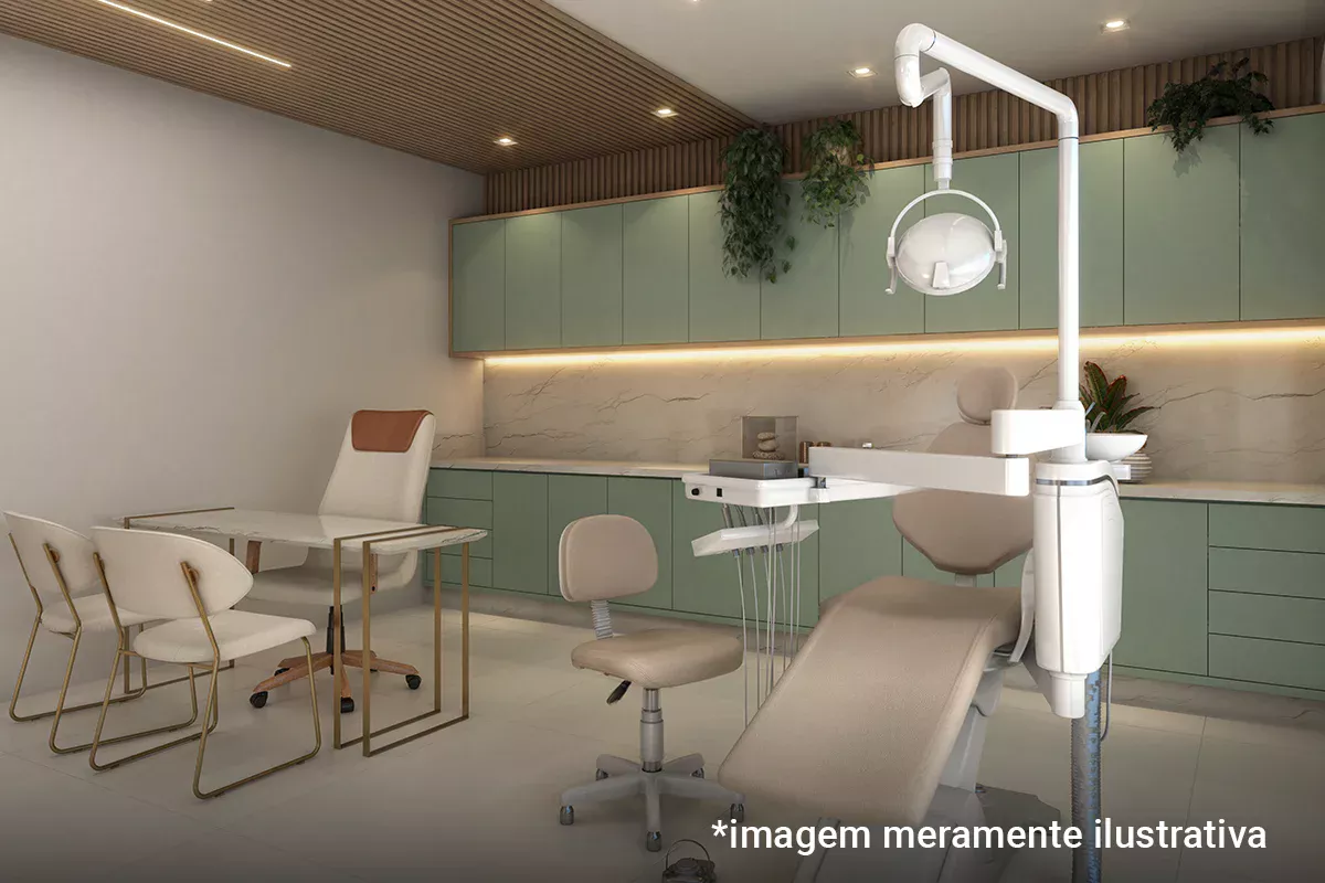 Consultório odontológico moderno, com cadeira de atendimento bege, mesa e cadeiras de apoio, armários verdes com acabamento em mármore, iluminação indireta e plantas decorativas, evidenciando soluções resolutivas e atendimento personalizado em ambientes de saúde.